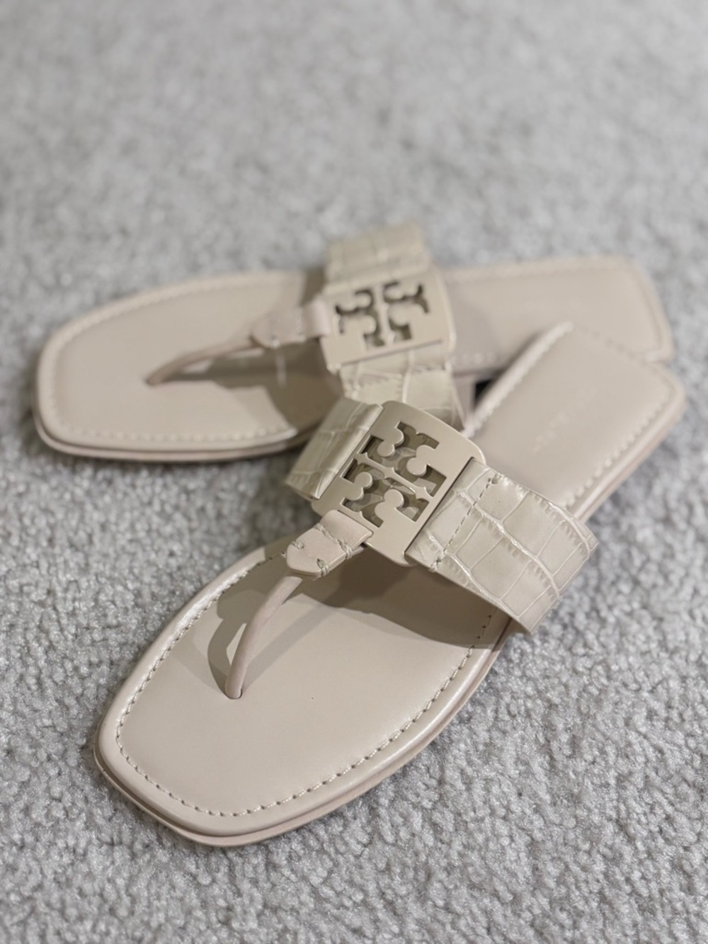 NEVER WORN Tory Burch Cream Leather Croc Embossed Sandals 9.5 - Picture 6 of 9